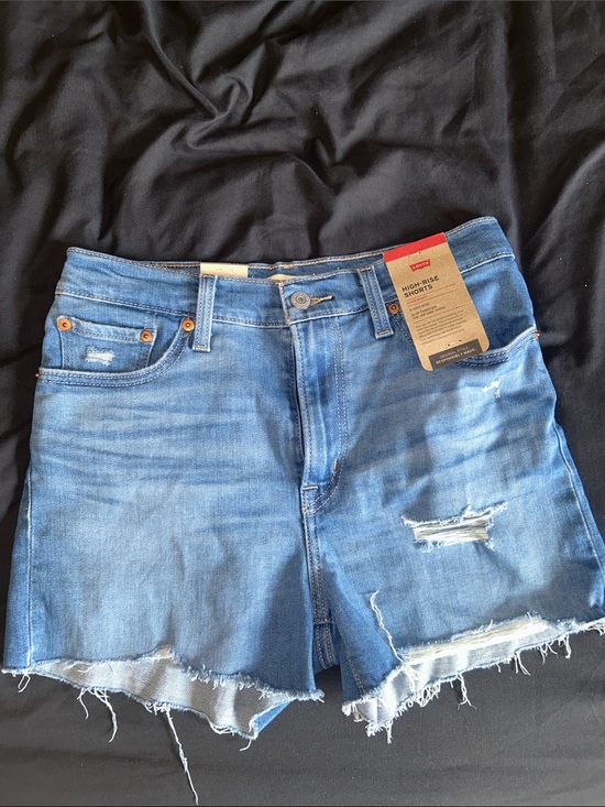 Levi's Pants - NWT Levi’s High-Rise Distressed Denim Shorts Hypersoft Women’s size 6 / 28
